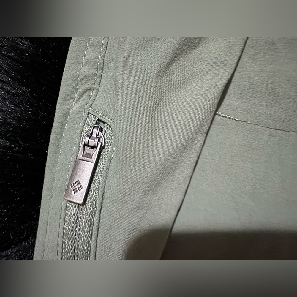 Columbia Hiking Green Omni-Shield Outdoor Adventurous Woman Capris w/ +pockets - Picture 5 of 6